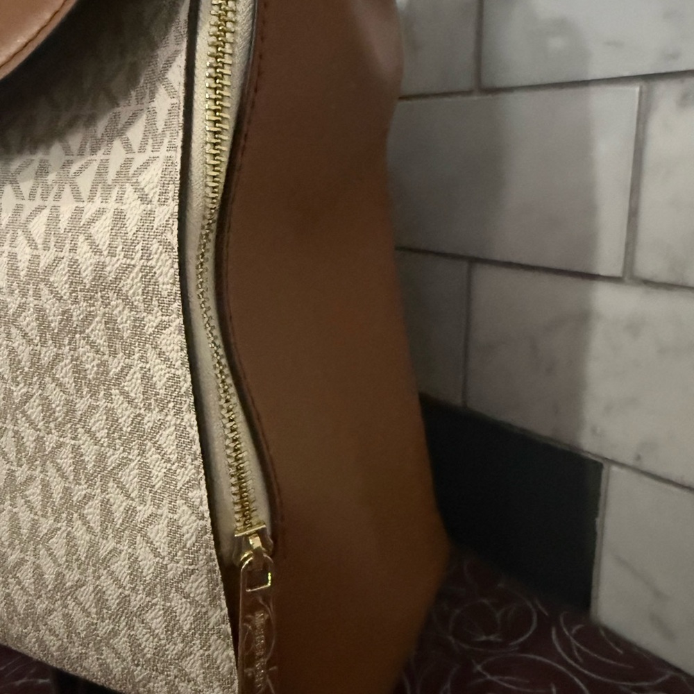 Michael Kors Tan and Cream Signature Backpack- ALMOST New.. Tag still attached! - Picture 3 of 13